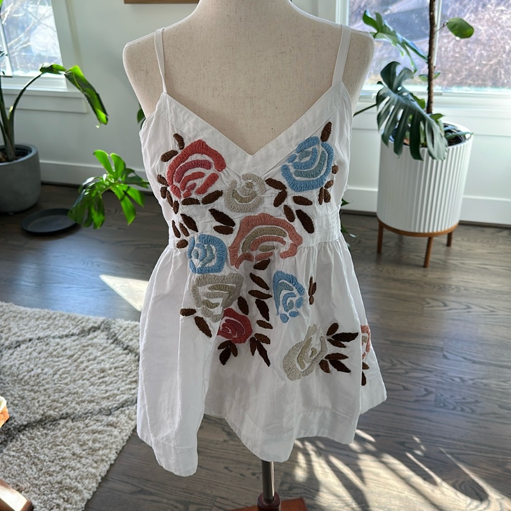 Summer top, white with flower embroidery